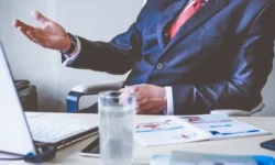Decoding Influence: How Specialists Shape Perceptions Through Strategic Advice